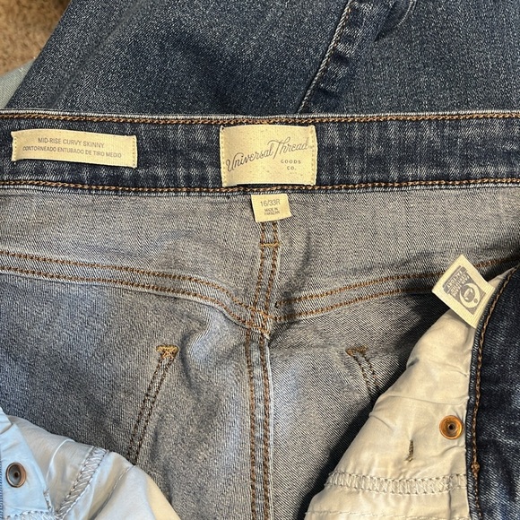 Universal thread 16/33R mid rise curvy skinny jeans - Picture 3 of 6